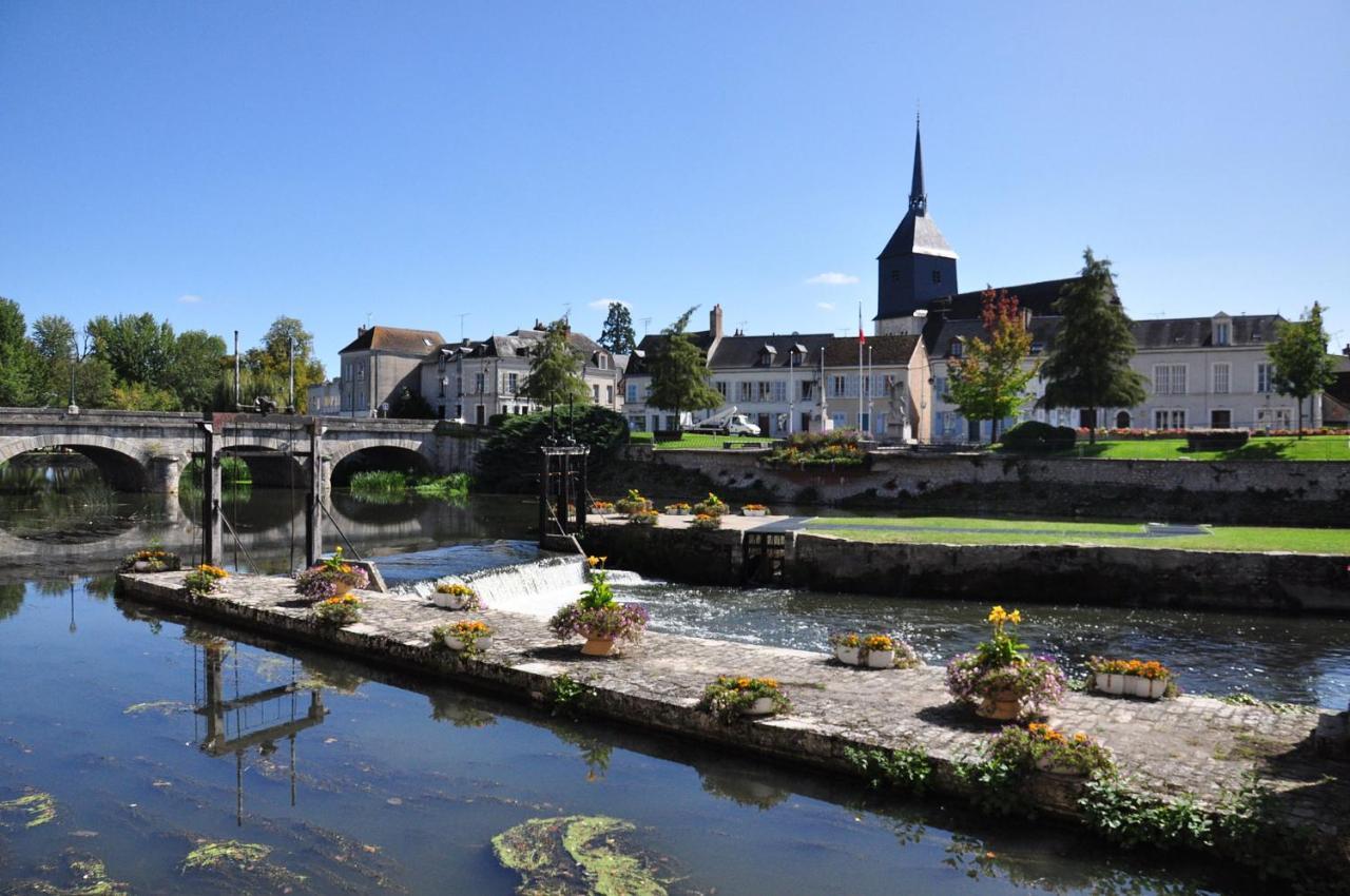 Le Grand Appartement - 90m2- 2 chb , 1 mezzanine - 6pers Romorantin-Lanthenay Buitenkant foto